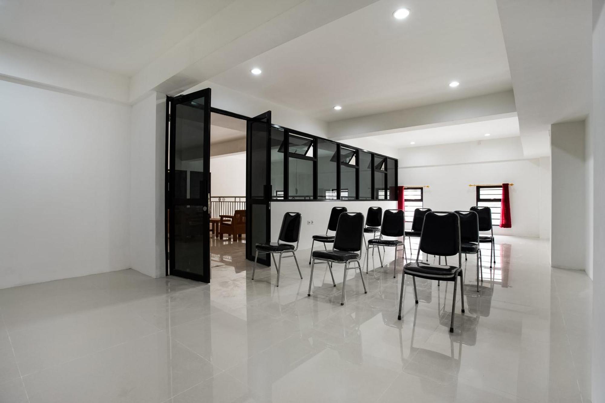 Super Oyo Capital O 3463 Hotel 2*