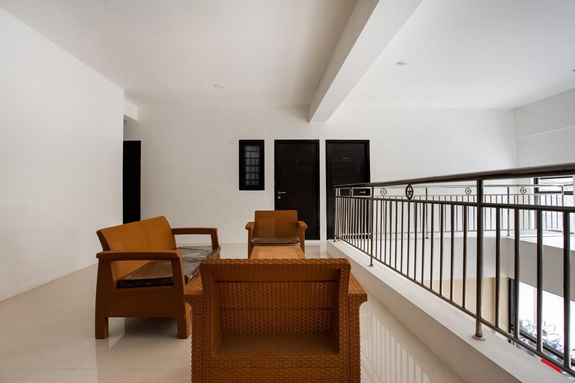 Super Oyo Capital O 3463 Hotel 2*